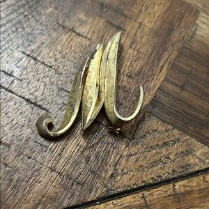 Letter MTextured MAMSELLE Vintage Gold Brooch Pin